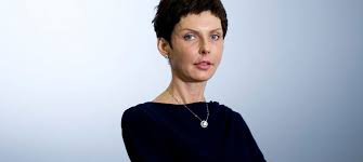 Cel mai bine platit executiv din romania a fost in 2012, ca si in 2011, un manager din sectorul imobiliar, cu un castig net de 6,7 milioane de lei, ceea ce reprezinta circa 560.000 de lei/luna (125.000 de euro/luna). Cu Ce Se Ocupa Femeia Cu Cel Mai Mare Salariu Din Lume Castiga 300 Milioane Euro Pe An A Inceput Ca Si Casiera Sport Ro