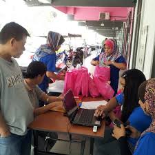 Klinik kesihatan sungai rengit telah memulakan perkhidmatan pada tahun 1966dan mempunyai 5 orang kakitangan.ia terdiri daripada penolong pegawai perubatan,jururawat kesihatan,pembantu jururawat,bidan terlatih dan attendan.pada 8 julai 1967,ia telah dirasmikan oleh menteri kesihatan. Foto Di Klinik Kesihatan Sungai Besi Malaysia Raya 5 Tips Dari 117 Pengunjung