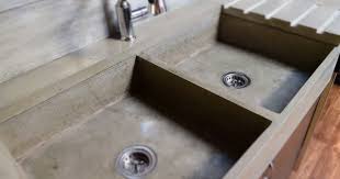 Plan De Travail En Beton Cire Et Evier Double Bac Assorti Evier En Beton Beton Cire Cuisine Beton