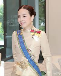 สมาชิกเพจกลุ่มรัก พลตรีหญิง เจ้าคุณพระสินีนาฏ พิลาสกัลยาณี โพสต์ข้อความและภาพประทับใจ เจ้าคุณพระสินีนาฏฯ มอบผ้าไหมมัดหมี่ชนบท ให้. Page 290 Praew à¹à¸žà¸£à¸§ All Luxe You Can Reach