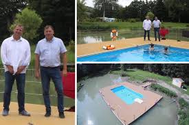 Le spécialiste piscine qui vous accompagne et prend en charge la réalisation de votre projet de construction de piscines. La Deuxieme Piscine Flottante De France Vient D Etre Installee Dans Un Village De La Somme L Eclaireur Du Vimeu