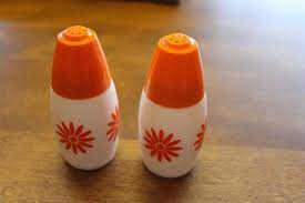 Our white shaker kitchen cabinet line is one of our most popular kitchen cabinets because of its fresh style, quality, and functionality. Vintage Retro Westinghouse Gemco Orange Flower Milk Glass Salt Pepper Shaker 1811000844