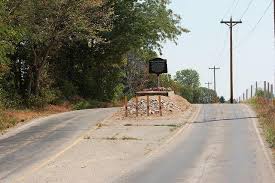 Grave in the middle of the road is located at 6844 e 400 s, franklin, in 46131, and you can drive by anytime. A Grave In The Middle Of The Road Franklin In Rebecca Radnor S Personal Blog Consider Yourselves Warned