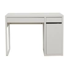 Join tasha from designer trapped in a lawyer's body as she shows you how to quickly and easily touch up ikea® white furniture with mohawk's 3 in 1 repair sti. 64 Off Ikea Ikea White Desk Tables Ikea White Desk White Desks Desk