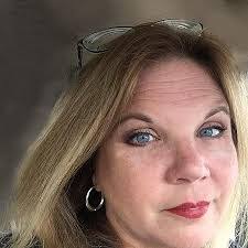 Heidi Hess's Instagram, Twitter & Facebook