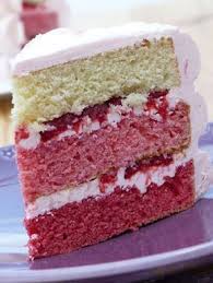Layer Cake Aux Framboises Creme Au Beurre A La Meringue Suisse Cake Framboise Meringue Suisse Et Gateaux Et Desserts