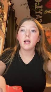 Julia Parker's Instagram, Twitter & Facebook