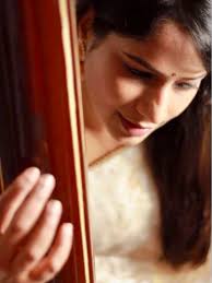 कधी कधी वाटतं, शब्द नकोतच… फक्त स्वर हवेत.” PC: Prashant Soni @lensbuddy_in  #सुरांचीसाथ #ClassicalSoul #SingerLife #riyaztime #IndianClassicalMusic  #TanpuraVibes #musicfromtheheart #classicalKkomal ...