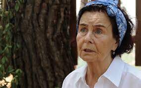 Yeşilçam'ın usta oyuncusu fatma girik, hastaneden taburcu olduktan sonra yürüteçle görüntülendi. Iaji40mqpkwg5m