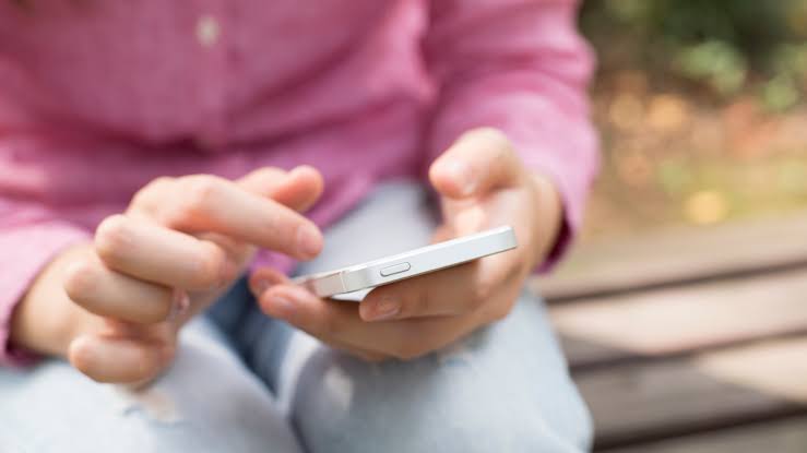 Technology and Health: Finding Balance in a Digitally Saturated World – The  Wellness Way