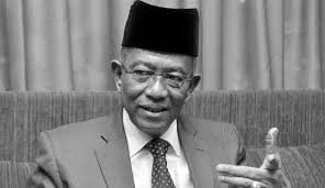 Ketua polis kelantan datuk dr ab rahman ismail meninggal dunia akibat komplikasi kesihatan termasuk sakit jantung hari ini. Bekas Ketua Polis Selangor Meninggal Dunia