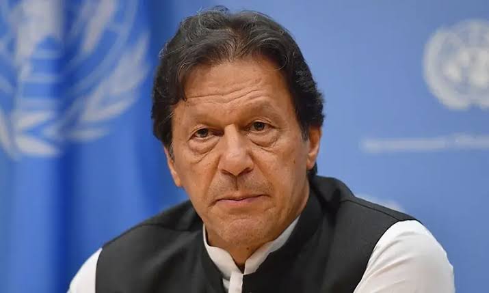 Imran receives follow-up eye treatment at PIMS - Pakistan - DAWN.COM