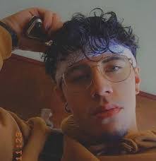 Emma Blocker's Instagram, Twitter & Facebook