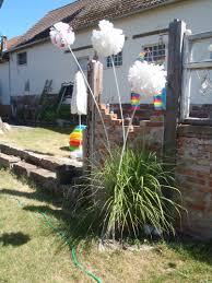 Blumen Aus Styroporkugeln Und Einwegbechern Styroporkugel Blumen Garten