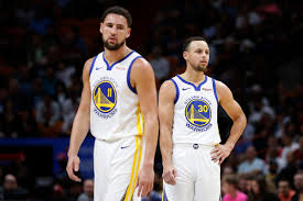 金州勇士golden state warriors · 主场所在城市：金州 · 主体育馆：甲骨文球馆(oracle arena) · 可容纳人数：19596人 · 加入nba时间：1946年 · 获总冠军次数：3 · 现任主教练：斯 . åå˜´ è‹¥å…‹èŽ±ä¿æŒå¥åº·åªæœ‰å…¨å'˜ç¯®ç½'å¯ä»¥å‡»è´¥å‹‡å£« å²è'‚èŠ¬