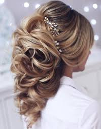 Bouffants are popular among the mother of the bride hairstyles for long hair because they help to add volume. 40 Gorgeous Wedding Hairstyles For Long Hair