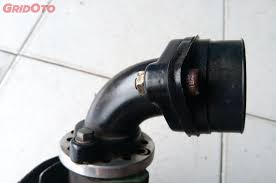 Untuk harian masih saja banyak yang ngotot untuk menggunakan pe 28 sebagai jurus jitu agar ngebut. Ini Tanda Karet Intake Karburator Bocor Bikin Masalah Di Motor Gridoto Com