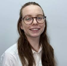 Amy Beveridge's Instagram, Twitter & Facebook