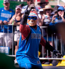 We service all cars, new and old, also light commercial vehicles. Mavs Man Dallas Mavericks Sportsmascots Wikia Fandom