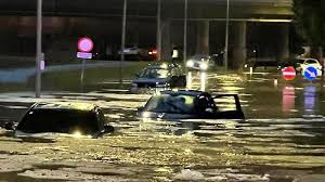 Heftiger als erwartet fällt das unwetter aus, das seit den abendstunden am freitag graz getroffen hat. Gnhtz0fb6rz5sm