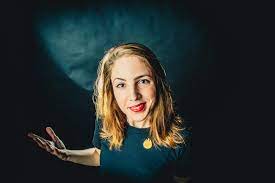 Via 'beats of love' kan iedereen een plaatje aanvragen, en zo iemand persoonlijk bedanken. Michele Cuvelier Wikipedia