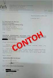 Malarvanan (barisan hadapan empat dari kanan) menunjukkan memorandum yang dihantar kepada kerajaan untuk memohon kelulusan kemasukan pekerja asing pada sidang media di bangunan mimta di sini hari ini. Permohonan Pendaftaran Pendatang Asing Tanpa Izin Pati Home Facebook