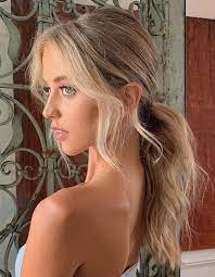 13 Pretty New Ways To Style A Middle Part Hair Styles Medium Hair Styles Middle Part Hairstyles