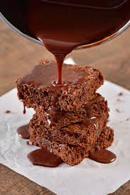 Calda Para Molhar Bolo Com Leite Condensado 8 Receitas De Calda De Chocolate Com Leite Condensado Para Dias Docinhos Calda De Chocolate Chocolate Ninhos De Chocolate