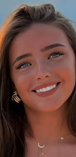 Absolutely stunning Elvis breathtaking blue eyes 💙that smile light up a  darkened room priceless 💙 🤗🔥🔥🔥🔥