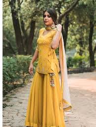 Beautiful Kurti With Sharara Set Sharara Designs Mehendi Outfits Indian Designer Outfits