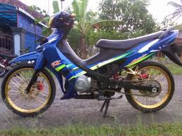 Kumpulan foto slideshow suzuki satria 2 tak, kumpulan foto modifikasi suzuki satria 2 tak, smoga bisa jadi inspirasi sobat riders. 10 Gambar Modifikasi Satria 2tak Lumba