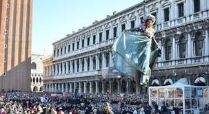 In piazza san marco è stato spettacolo puro domenica elisa quest'anno è protagonista dell'apertura ufficiale dei festeggiamenti a venezia. Volo Dell Angelo Inizia Il Carnevale Show A Venezia La Stampa