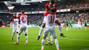 El lanzamiento de florian niederlechner (fc augsburg) desde el centro del área salió desviado. Bundesliga Werder Bremen Vs Augsburg As It Happened