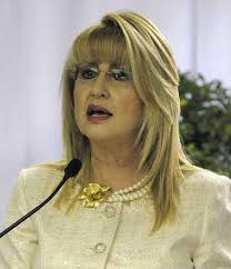 Alguacil demanda por discrimen por edad