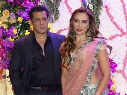 Iulia vantur news, gossip, photos of iulia vantur, biography, iulia vantur boyfriend list 2016. Pic Inside Salman Khan S Rumoured Gf Iulia Vantur Helps Him Out In Rice Fields Calls It Very Rewarding