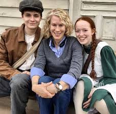 Amybeth mcnulty teaches lucas jade zumann irish slang | full interview ᴴᴰ. Pin By Ruby On Anne With An E Cast Anne Shirley Gilbert And Anne Anne