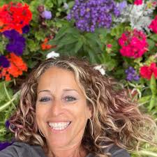 Veronica Parker's Instagram, Twitter & Facebook