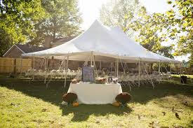 Today i'd like to inspire those of you who are going to have a backyard wedding and give you some awesome ideas that you may use. A Casually Elegant Bbq Wedding In Their Own Backyard Offbeat Bride