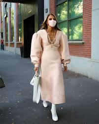 Blauer piumini e parka donna inverno 2020 cappotti inverno 2019 2020: Street Style Look E Tendenze Dalle Sfilate Moda Autunno Inverno 2020 2021 Milan Fashion Week Street Style Cool Street Fashion Street Style