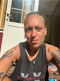 Lars Winnerbäck bjuder dig på middag, konsert och hotell i februari. Låter  trevligt eller hur? Gå in på Musikhjälpen och buda. Barn i krig har rätt  att gå i skolan.  http://www.tradera.com/item/280404/271568702/lars-winnerback-konsert-och-middag-med  ...