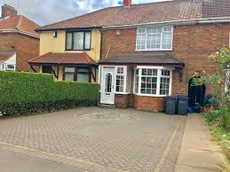 The average asking price for a 2 bedroom flat in birmingham is £933.33 pcm. Houses For Rent In Birmingham Gumtree