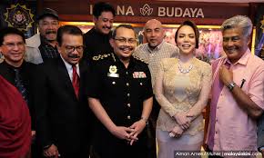 Insha allah, akhirinya dalam nada sebak. Malaysiakini Wanita Baru Tak Buat Jalaluddin Lupa Arwah Isteri