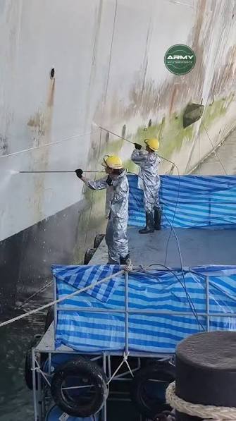 A video from Thailand shows crews removing rust and marine growth from USS Abraham Lincoln, but the footage does not mean the US aircraft carrier is failing. , At Thailand’s Laem Chabang Port, local ...
