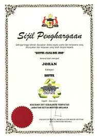 Look through examples of penghargaan translation in sentences, listen to pronunciation and learn grammar. Casa Del Rio Winner Of Go Green Awards 2012 Casa Del Rio Melaka