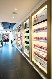 Solar Garage Lights Click Pic For Lots Of Garage Lighting Ideas Garage Garag Magazin Razmeshenie Tovarov Dizajn Magazina Roznichnoj Torgovli Dizajn Magazina