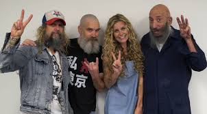 Per colpa di qualcuno, ora nessuno può più commentare: Rob Zombie E Morto Sid Haig Il Captain Spaulding De La Casa Dei Mille Corpi La Casa Del Diavolo E 3 From Hell Loud And Proud