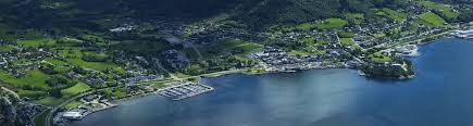Die heutige bausubstanz der stadt ist großenteils nach ende des zweiten weltkriegs entstanden, da molde 1940 als letztes quartier des norwegischen königs haakon vii. Sykkylven Smabathamn