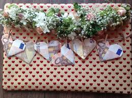 Geldgeschenk Hochzeit Blumenkranz Geldherzen Buchs Rosen Schleierkraut Geld Schenken Hochzeitsgeldgeschenke Geschenkideen