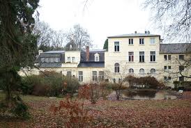 Das ehemalige schloß eignet sich hervorragend für tagungen, seminare, freizeiten und feierlichkeiten, aber auch einzelpersonen können hier übernachten und s ich erholen. Haus Annaberg In Friesdorf Objektansicht