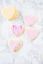 How to Make Icing with Powdered Sugar and Water - Pass The Butter